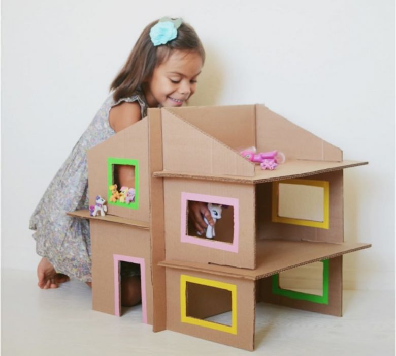 самодельный картонный игрушечный дом