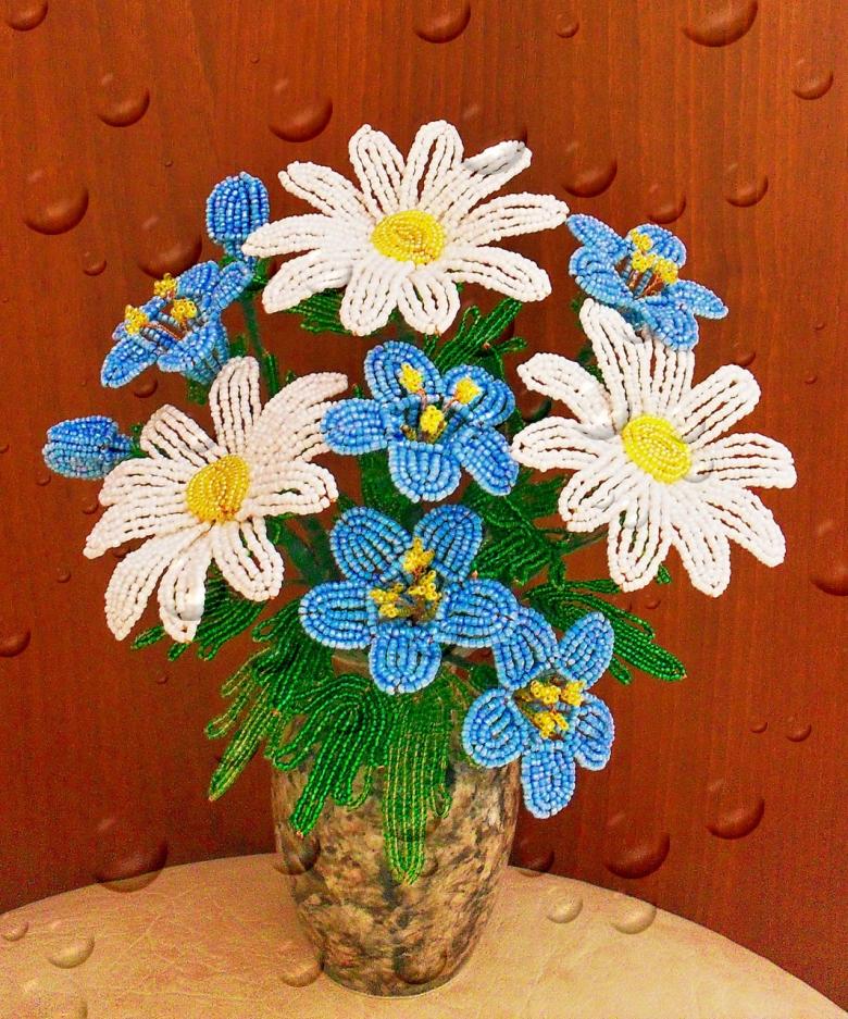 Синие цветы из бисера и научимся плести красивые цветочные композиции из бисера в виде розы, орхидеи или сирени