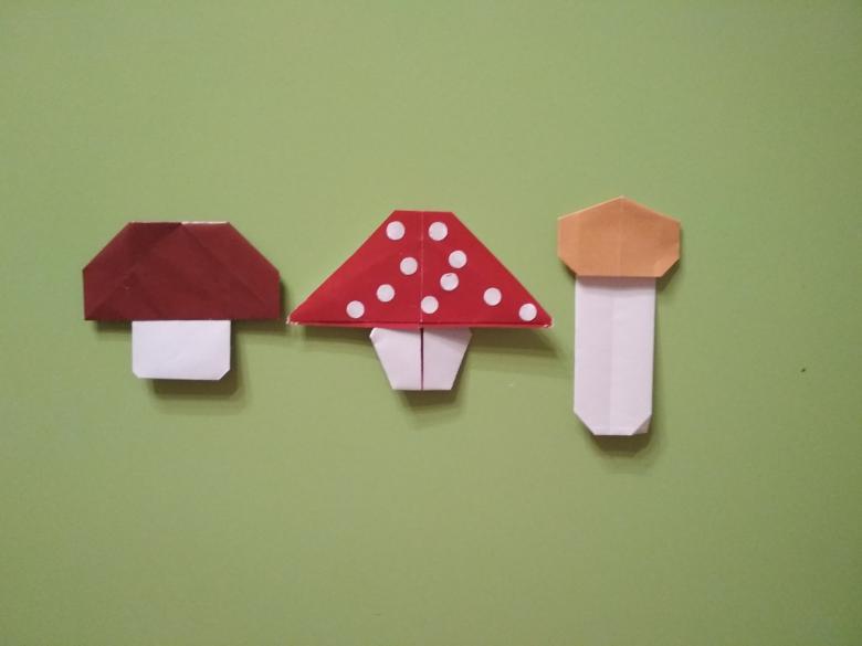 Аппликация грибов из цветной бумаги и картона