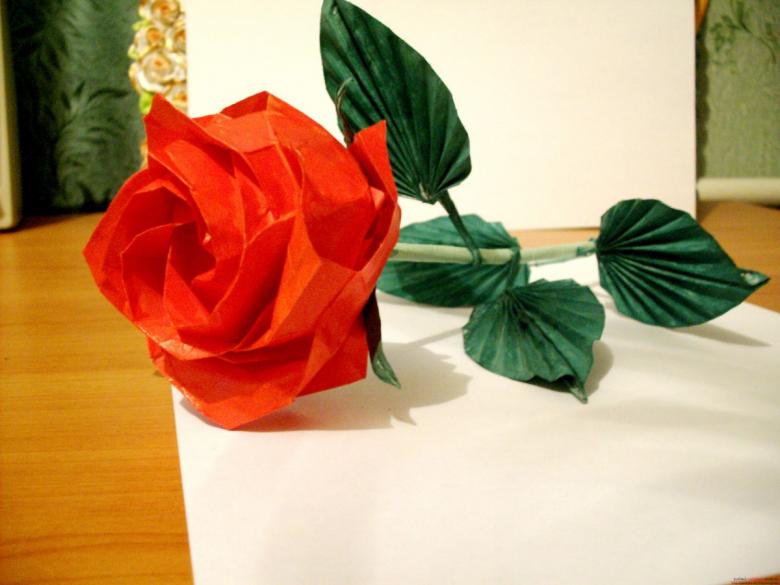 роза из бумаги