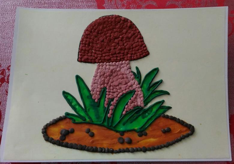 Аппликация грибов из цветной пластилина и картона 