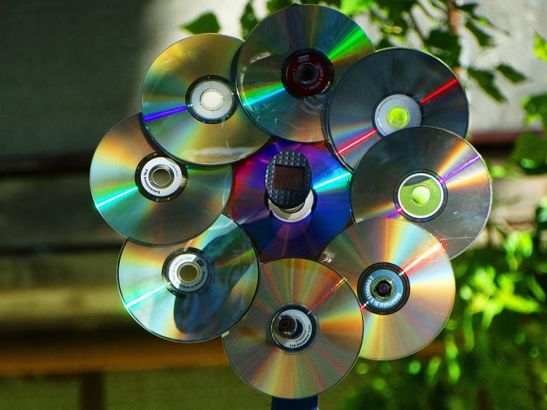 Поделка из компьютерных  дисков