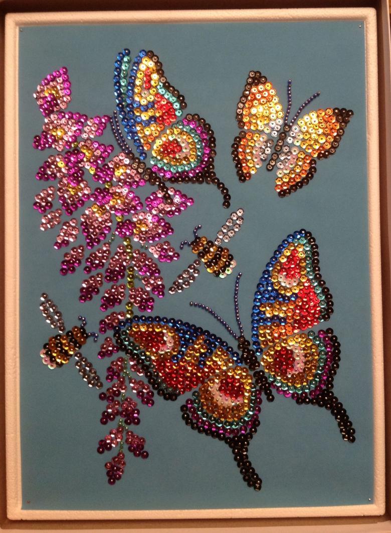 Панно бабочек из цветного бисера 