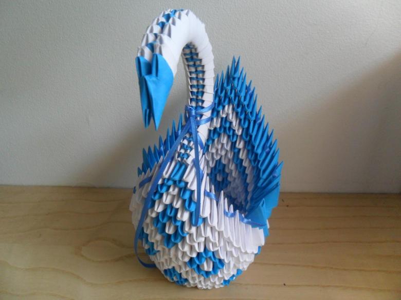 лебедь из оригами, картона, пластика, фетра
