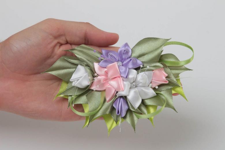 15 способов сделать цветы из лент