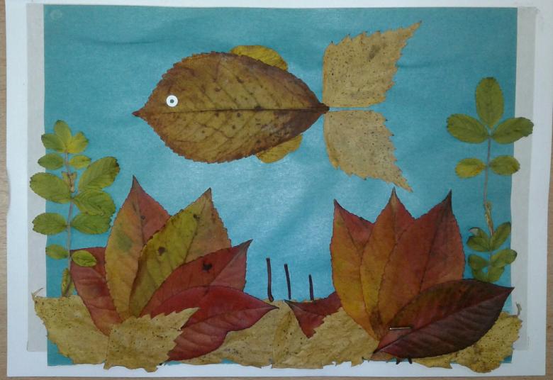 Аппликация рыб  из листьев и цветной бумаги 