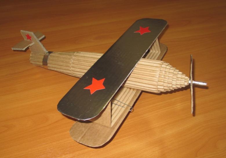 картонный самолет 