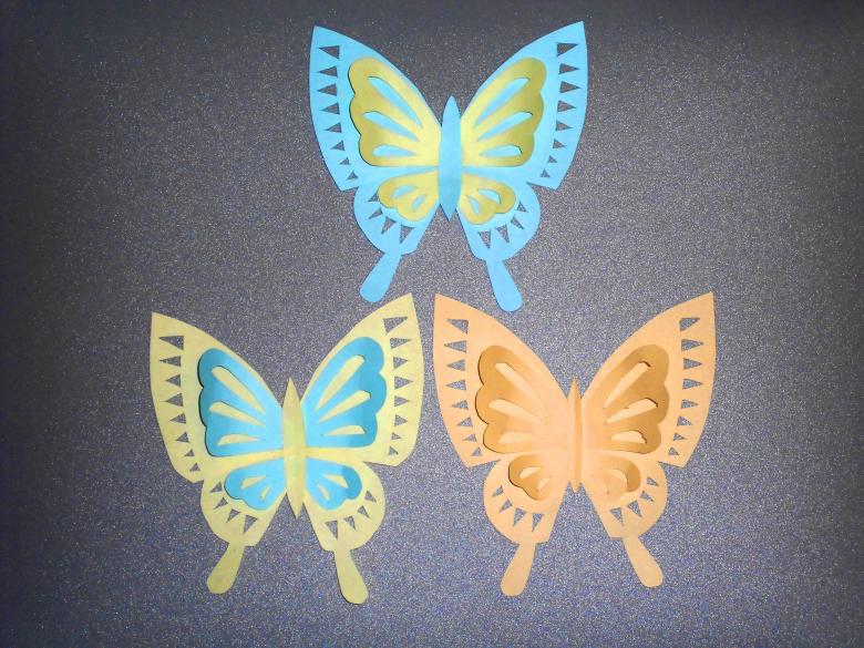 Аппликация бабочек из цветной бумаги