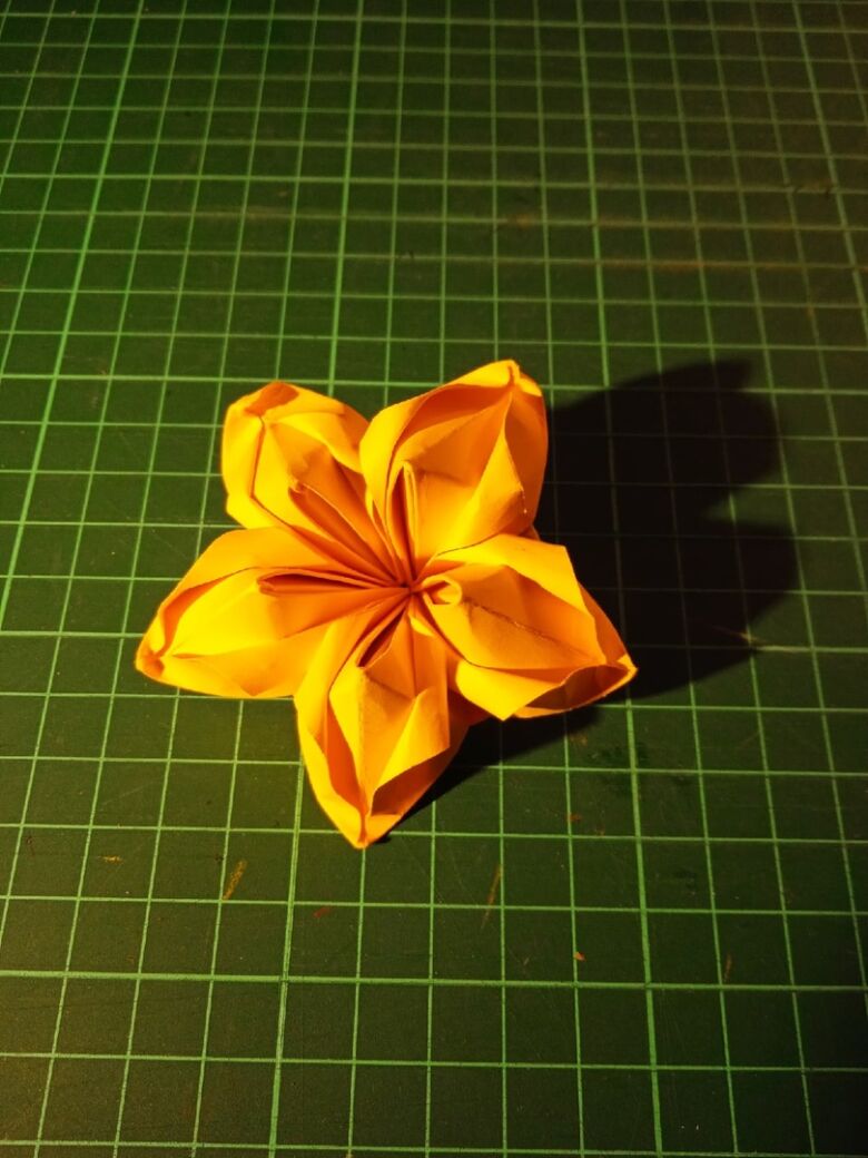 цветок в технике модульного оригами