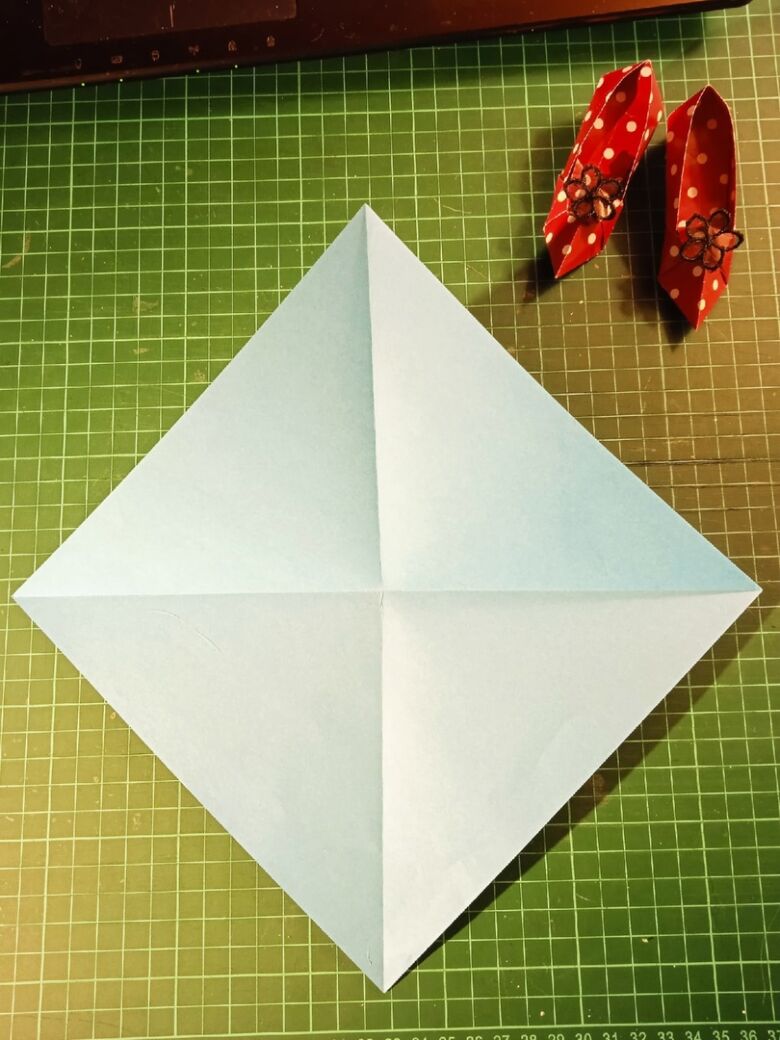 Оригами туфелька - шаг 1