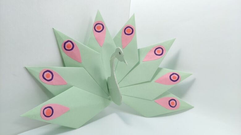 Оригами из бумаги павлин